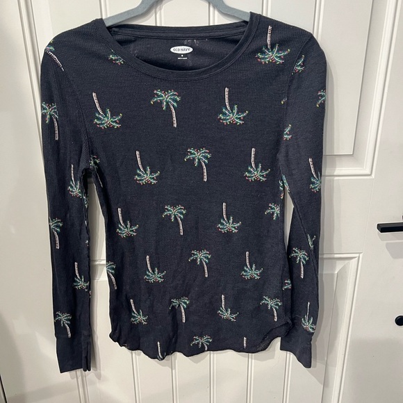 Old Navy Tops - Old Navy medium gray Top with Colorful Palm Tree Design